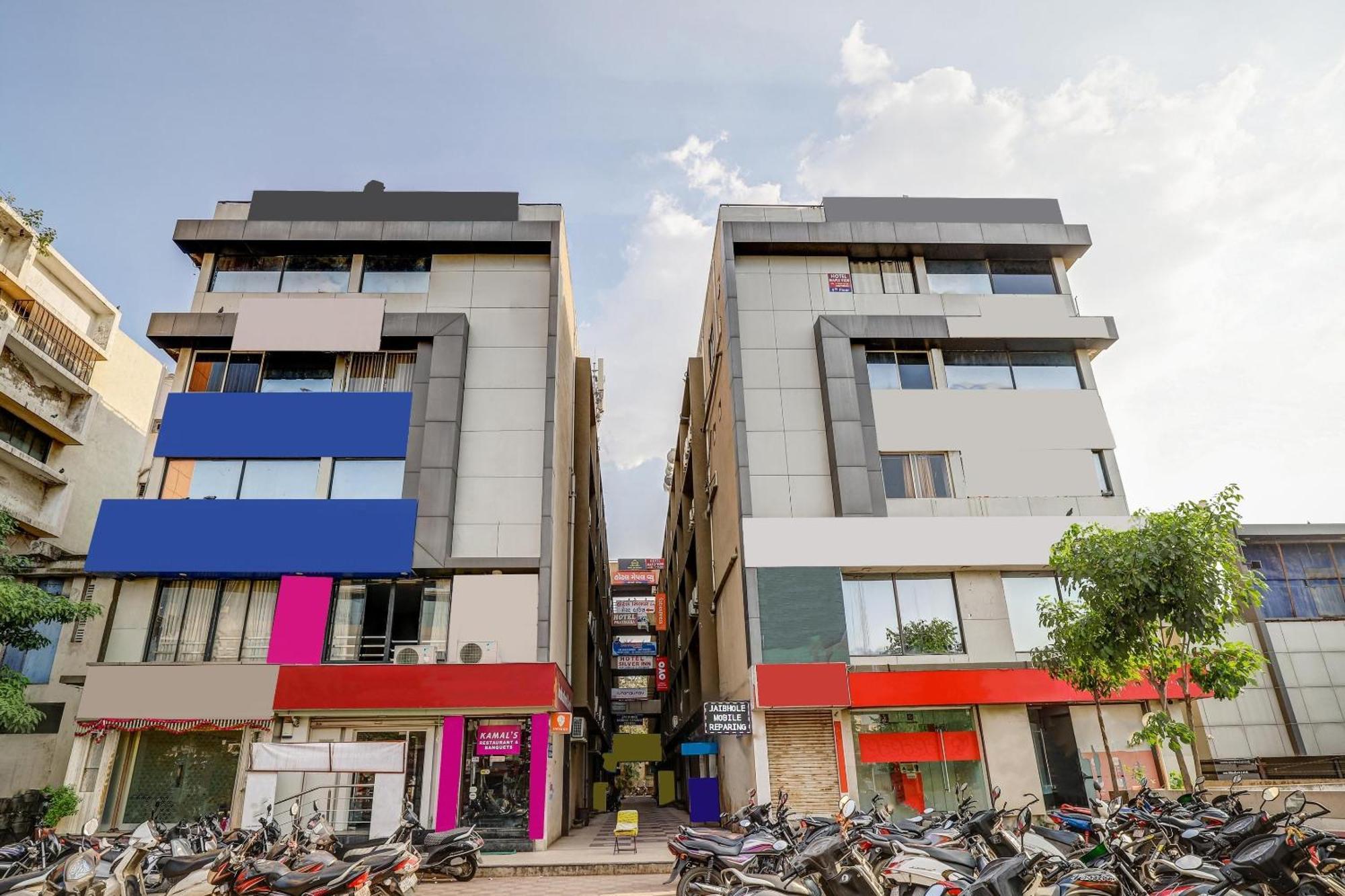 Hotel Capital O Maple View Naroda Exterior foto