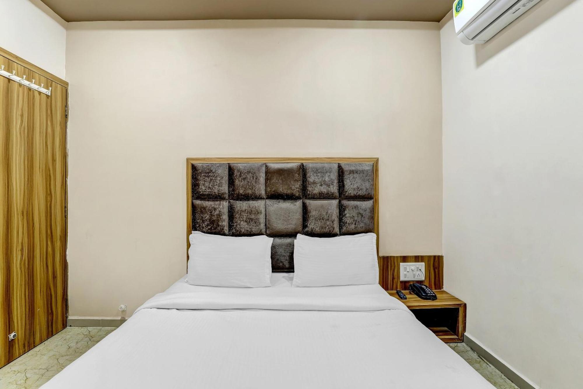 Hotel Capital O Maple View Naroda Exterior foto