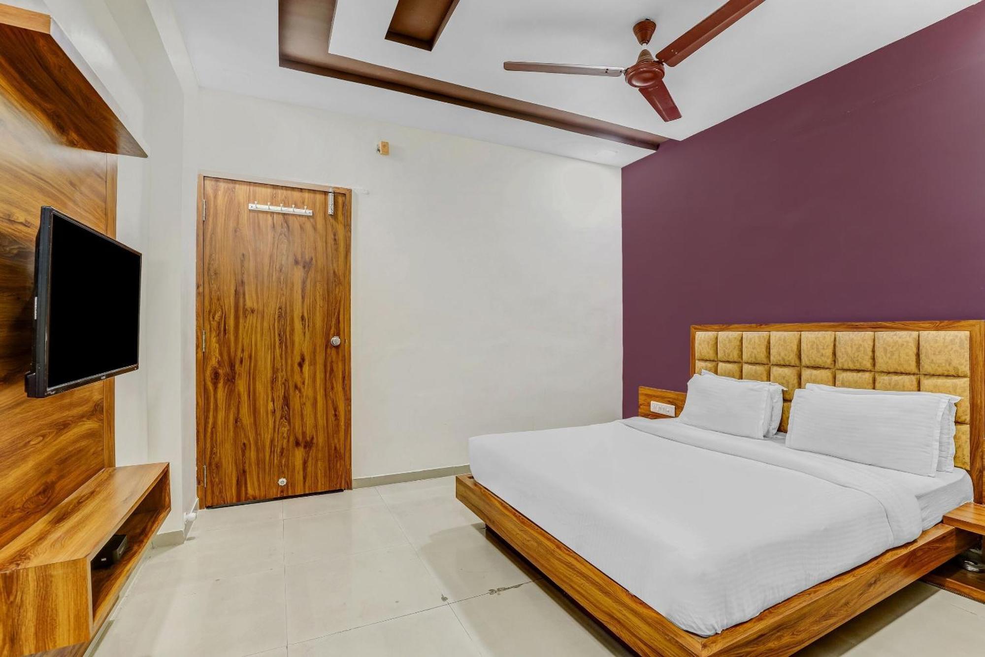 Hotel Capital O Maple View Naroda Exterior foto