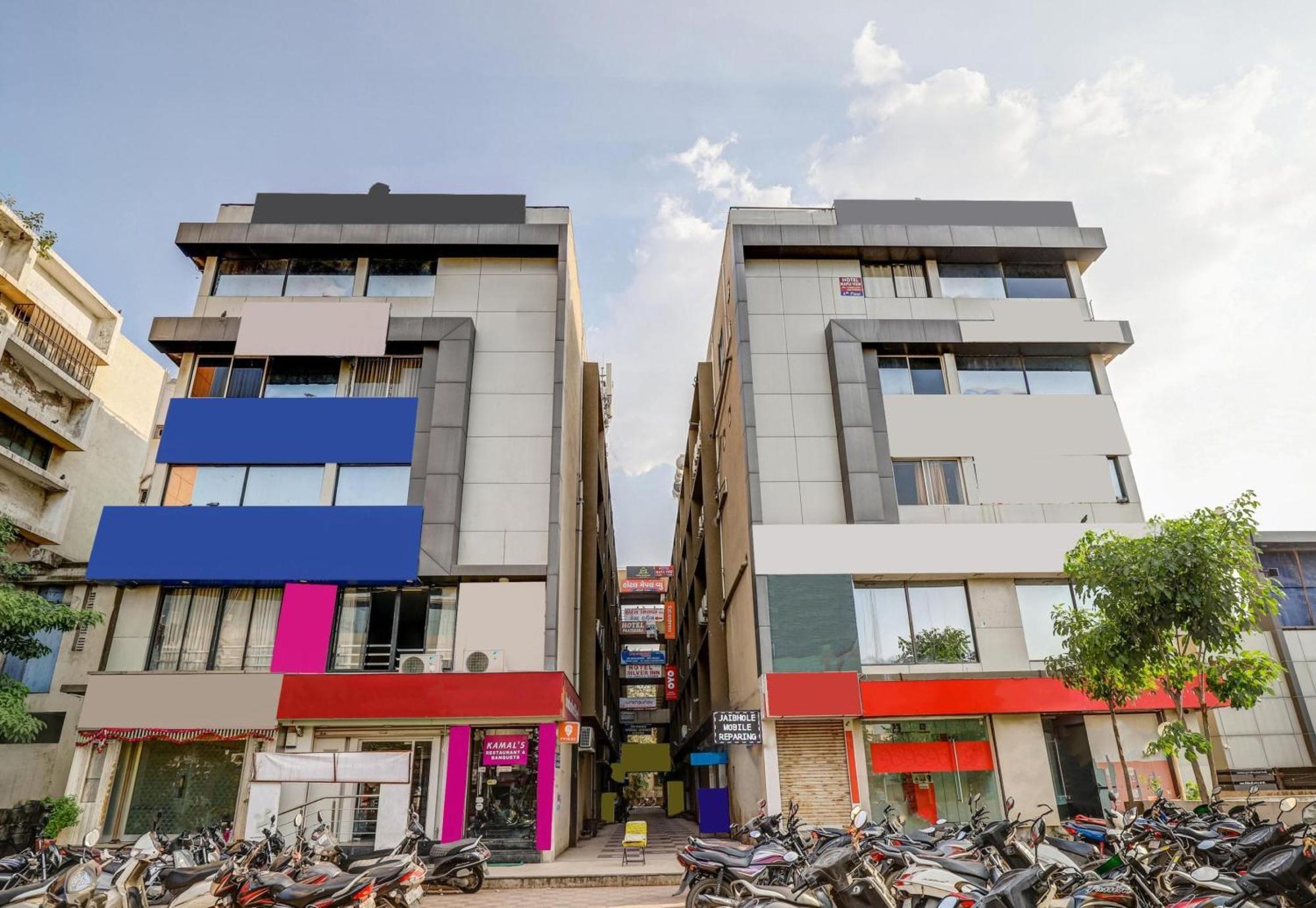 Hotel Capital O Maple View Naroda Exterior foto