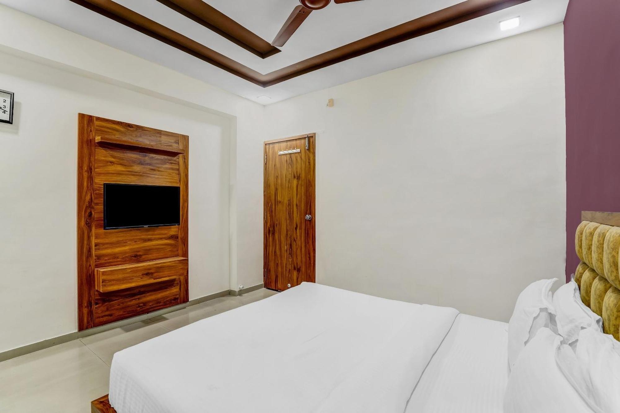 Hotel Capital O Maple View Naroda Exterior foto