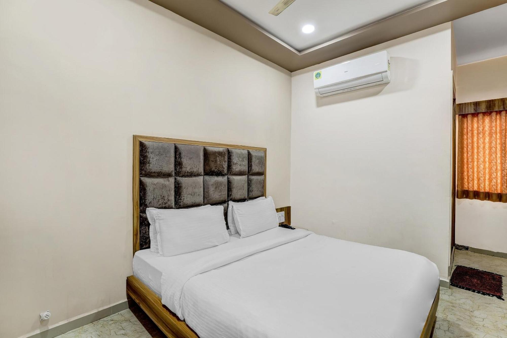 Hotel Capital O Maple View Naroda Exterior foto