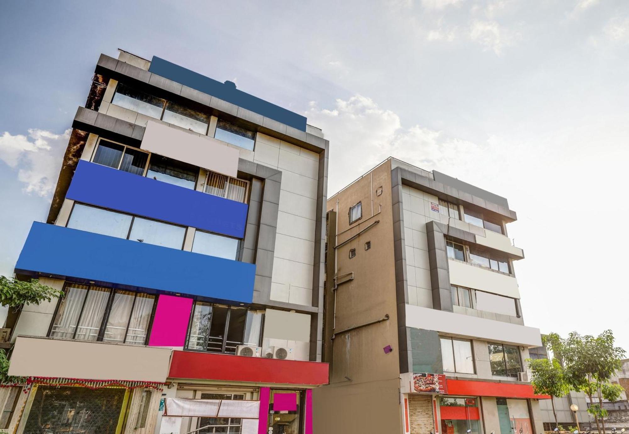 Hotel Capital O Maple View Naroda Exterior foto