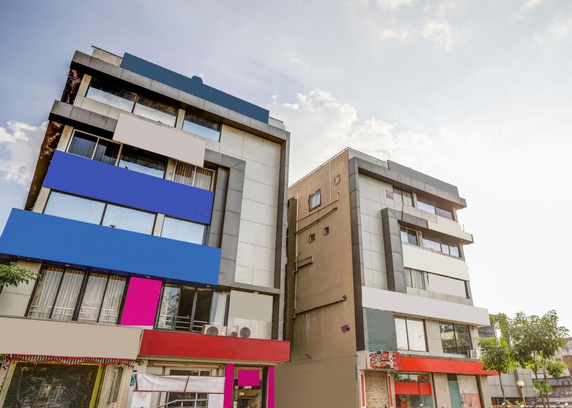Hotel Capital O Maple View Naroda Exterior foto